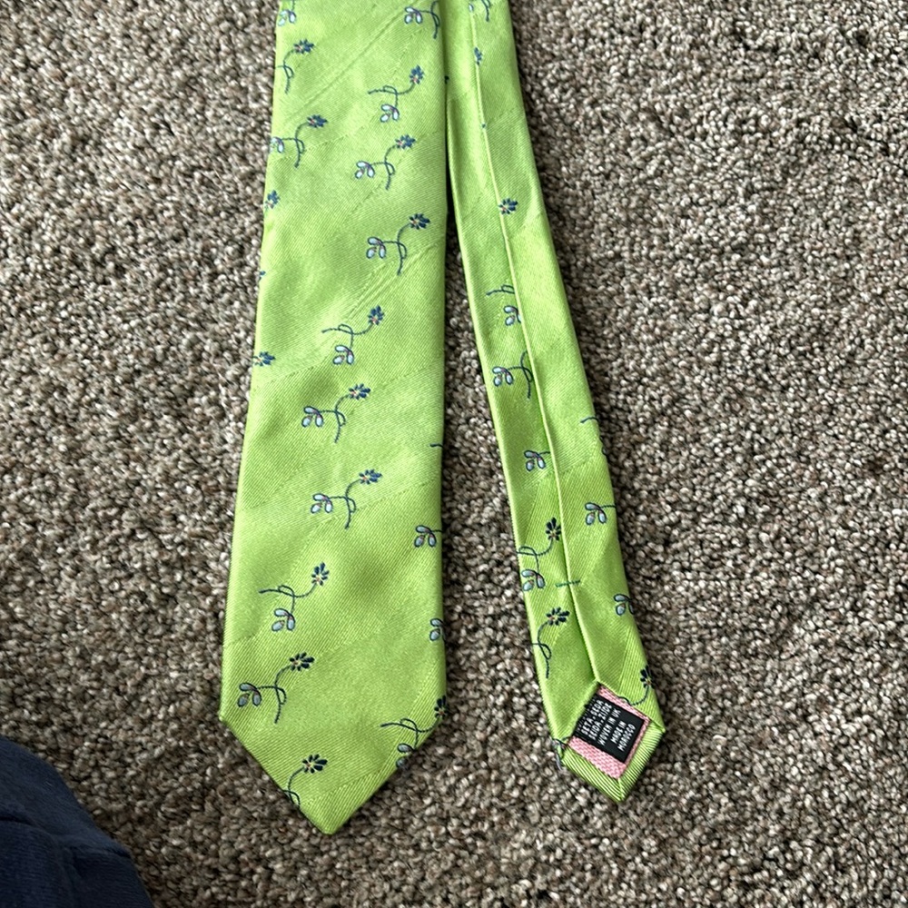 Thomas pink tie